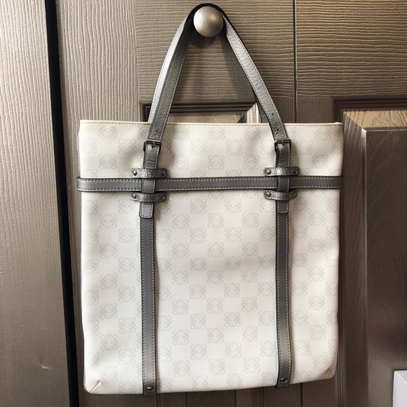 Loewe AUTHENTIC 2007 Anagram White Metallic Silver PVC Shopping Tote Bag - Picture 6 of 16
